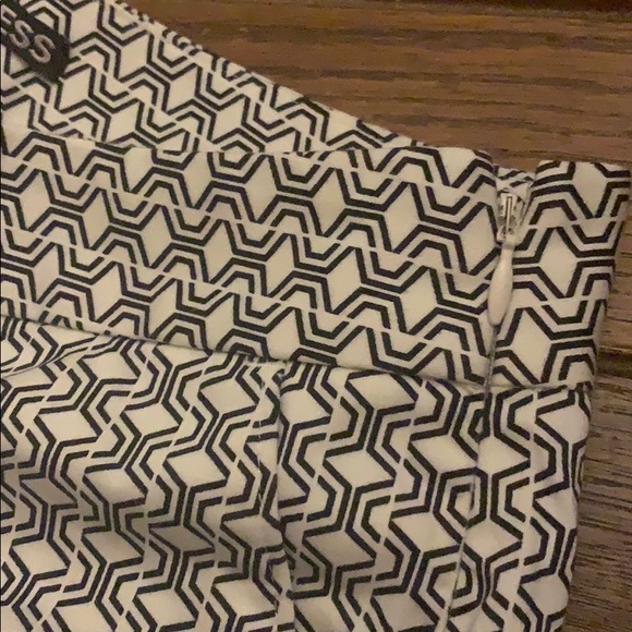 EXPRESS | Shorts - Picture 4 of 5